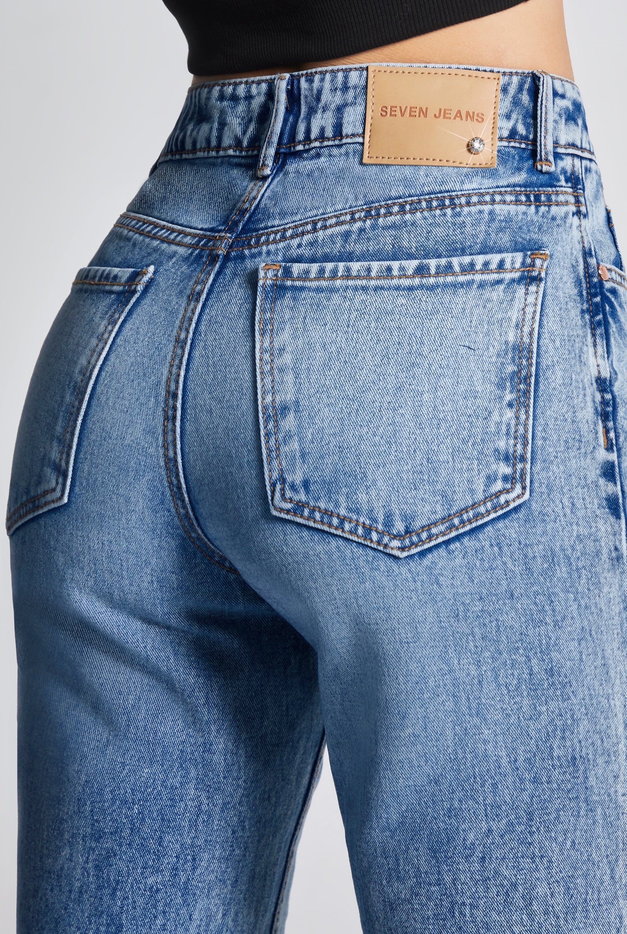 JEANS MOM SEMI CAMPANA TIRO SUPER ALTO FLEX